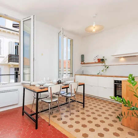 Upstays Republique 67m2 * Cannes